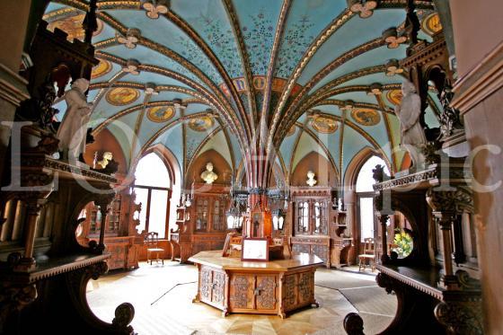 Marienburg 5, Die Bibliothek der Königin